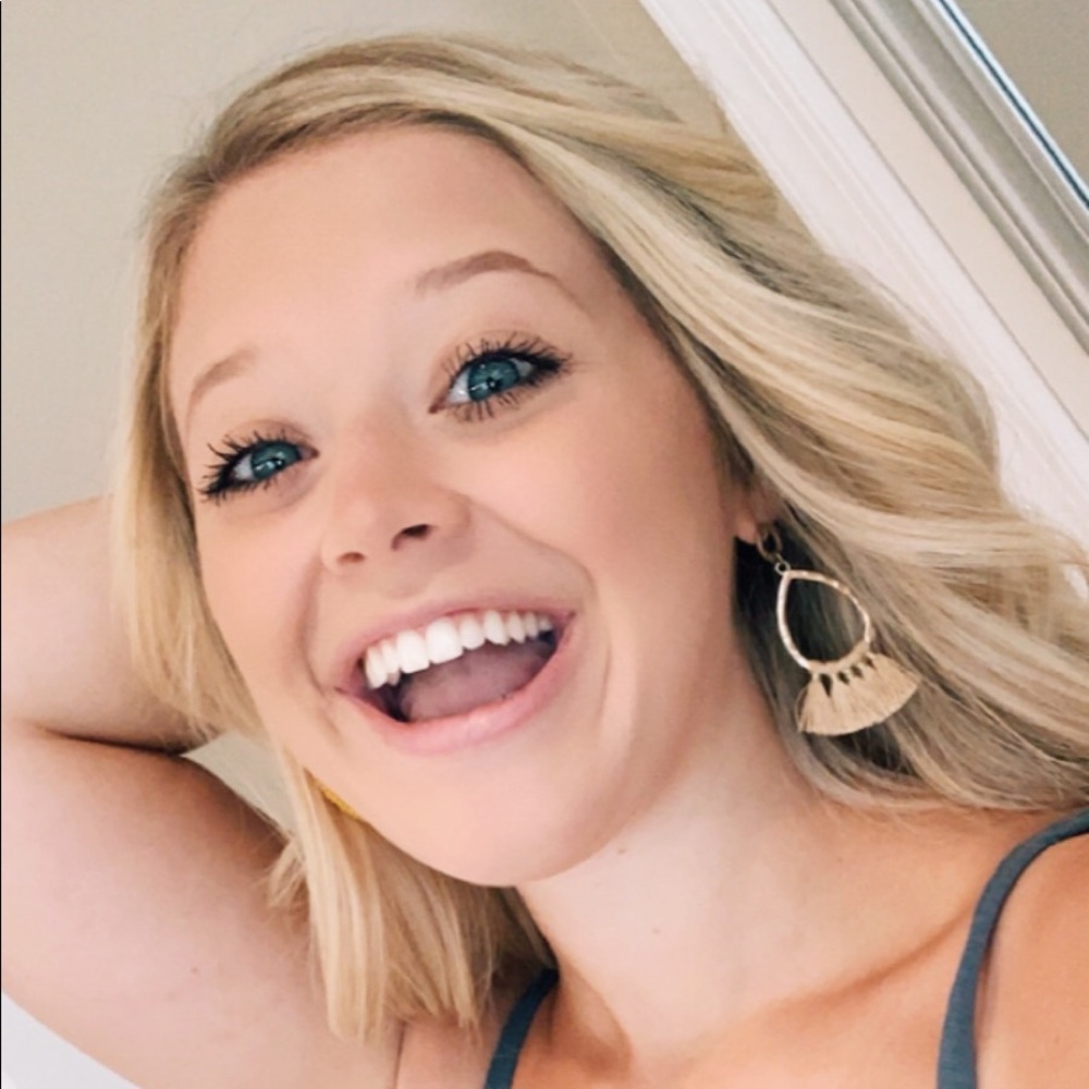 Meet your Posher, Lauren